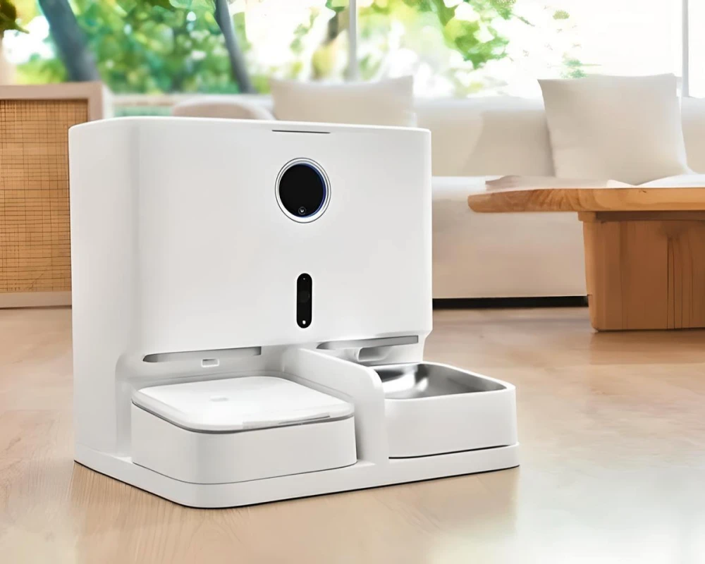automatic feeder with camera